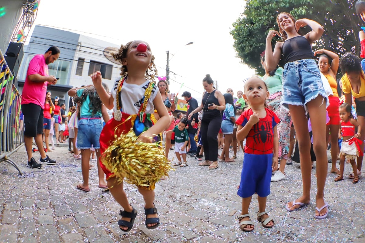 Bloco infantil abriu a folia da segunda de carnaval em Natal