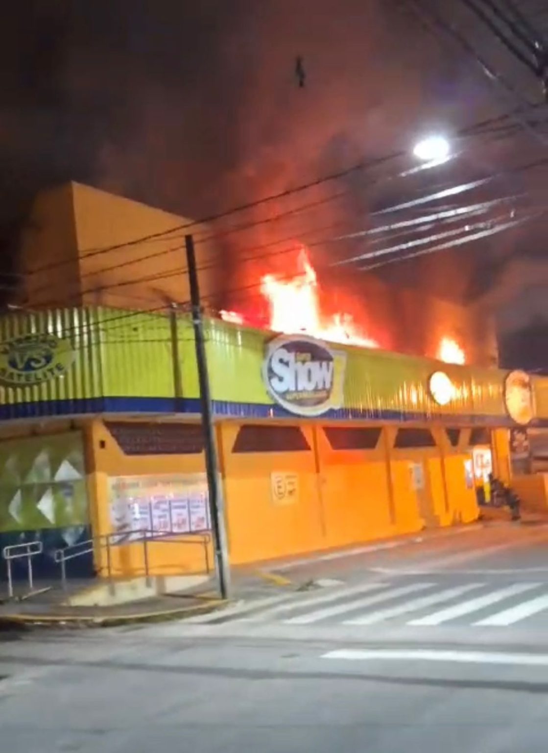 Supermercado é atingido por incêndio em Natal; SuperShow emite nota