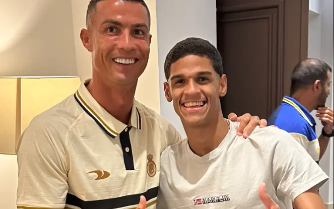 Luva de Pedreiro 'atualiza' nome do filho com homenagem ao Vasco: ‘Cristiano Ronaldo foi o primeiro a saber’