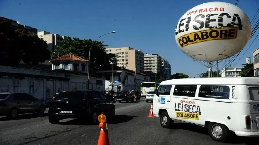 É possível ser pego no bafômetro mesmo sem ingerir álcool? Veja