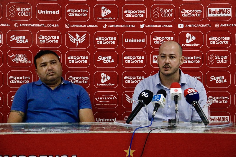 Souza e Pedro Weber na coletiva à imprensa