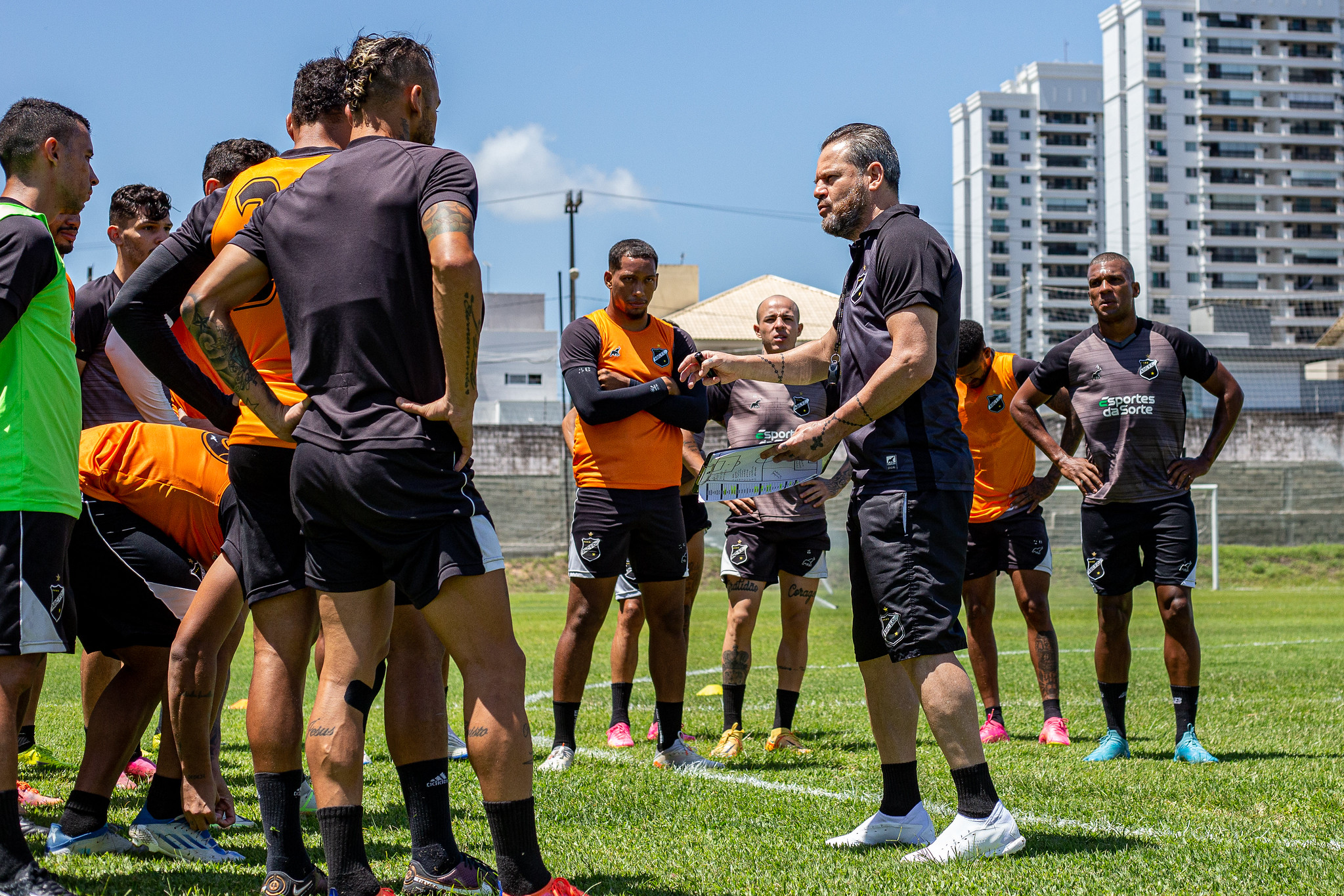 Três jogadores desligados, mas presidente descarta contratar