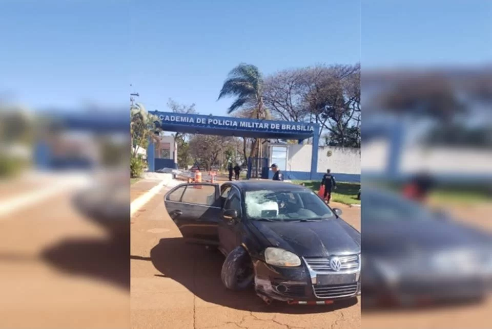 PM em fúria acelera carro e invade Batalhão da Polícia Militar