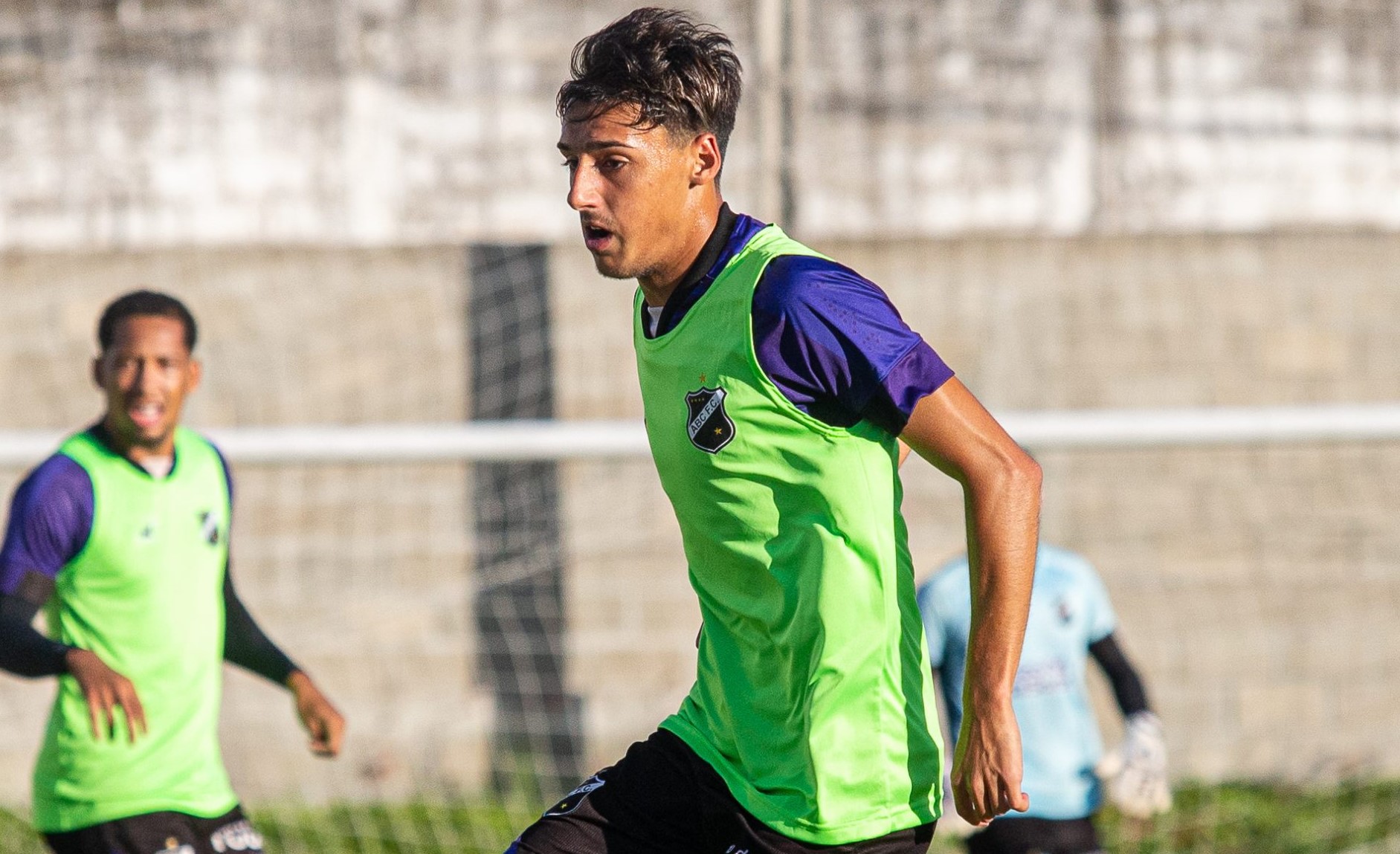 Três jogadores deixam o treino do ABC antes do término no CT