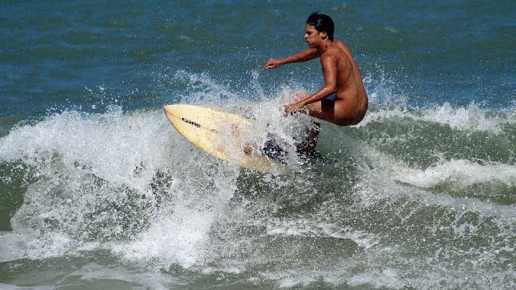 Praia famosa do Nordeste vai sediar campeonato de surf pelado