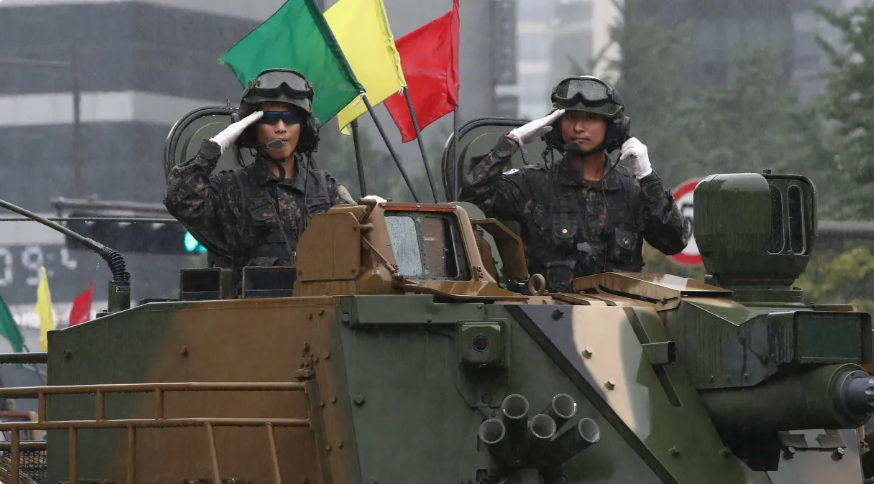 Coreia do Sul exibe mísseis, drones e tanques durante 1º desfile militar em anos