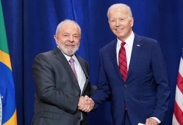 Em encontro com Biden, Lula diz que EUA e Brasil devem se tratar como “amigos com objetivo em comum”