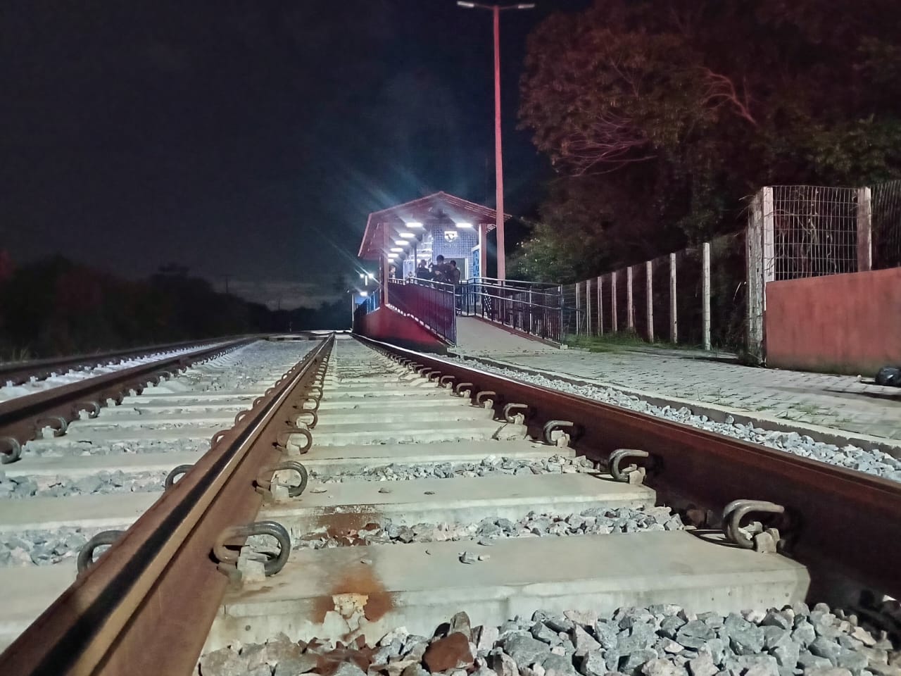 Bandidos matam homem em estação de trem na Grande Natal e voltam para conferir