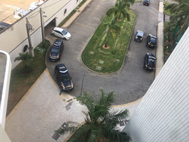 Urgente: Polícia Federal e Polícia Civil realizam operação em condomínio em Ponta Negra