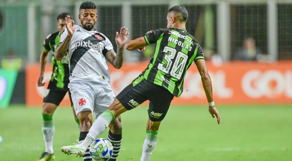 Com gol no fim, Vasco vence América-MG e deixa o Z4 do Brasileirão após quatro meses