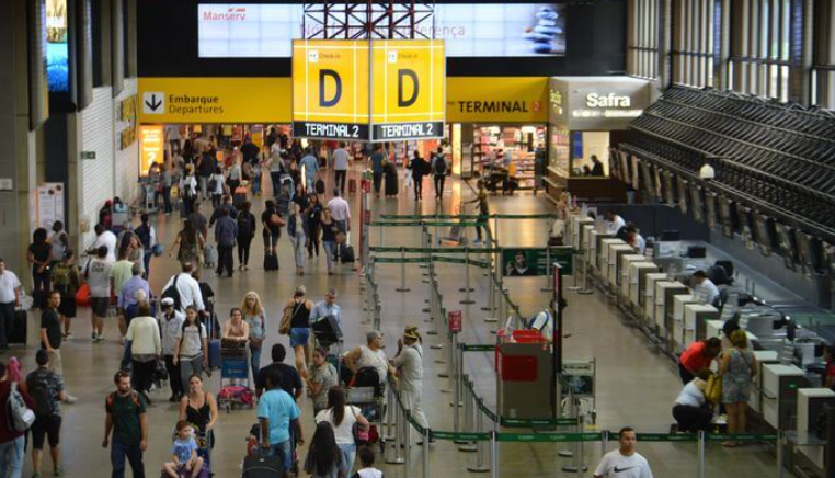 Controladores de tráfego aéreo da NAV Brasil marcam greve para segunda (dia 9)