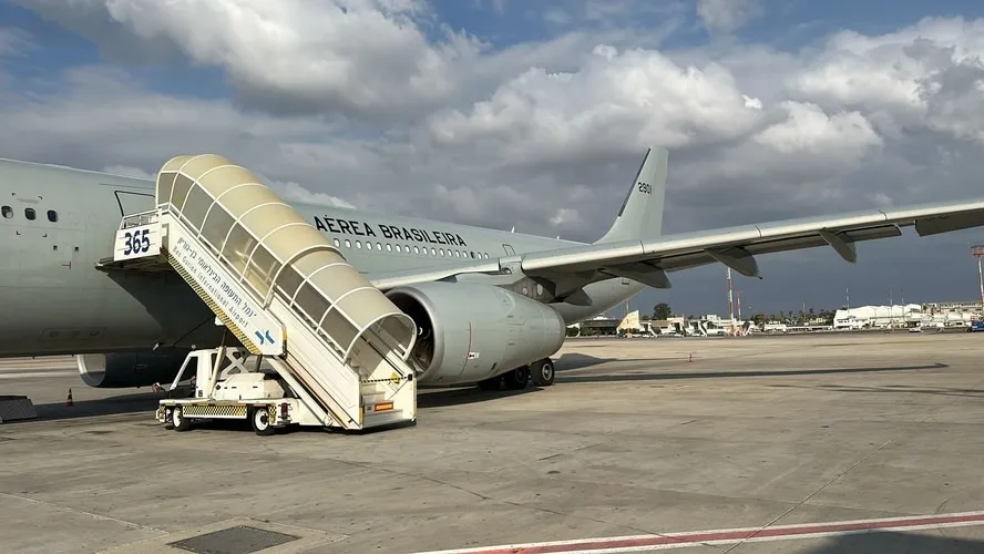 [VÍDEO] Avião da FAB com potiguares deixa Israel rumo ao Brasil