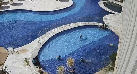 Bebê de 1 ano fica submerso por quase 4 minutos em piscina de hotel de luxo