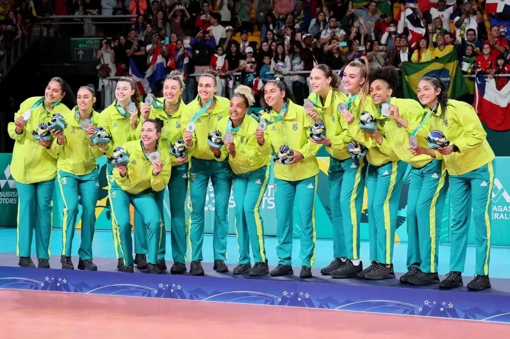 Seleção brasileira garante prata pan-americana no vôlei feminino