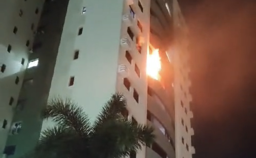 [VÍDEO] Imagens impressionantes mostram apartamento em chamas em Nova Parnamirim