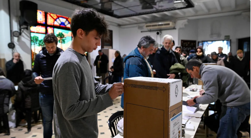 Eleições na Argentina: jovens vivenciam eleição mais acirrada em uma geração