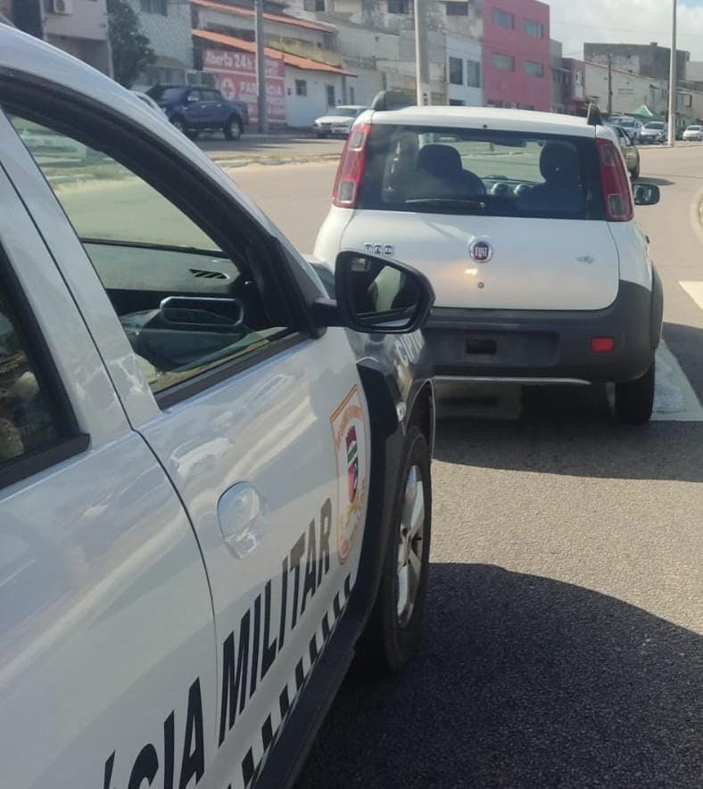 Adolescente é apreendido dando rolé em carro roubado na Praia do Meio