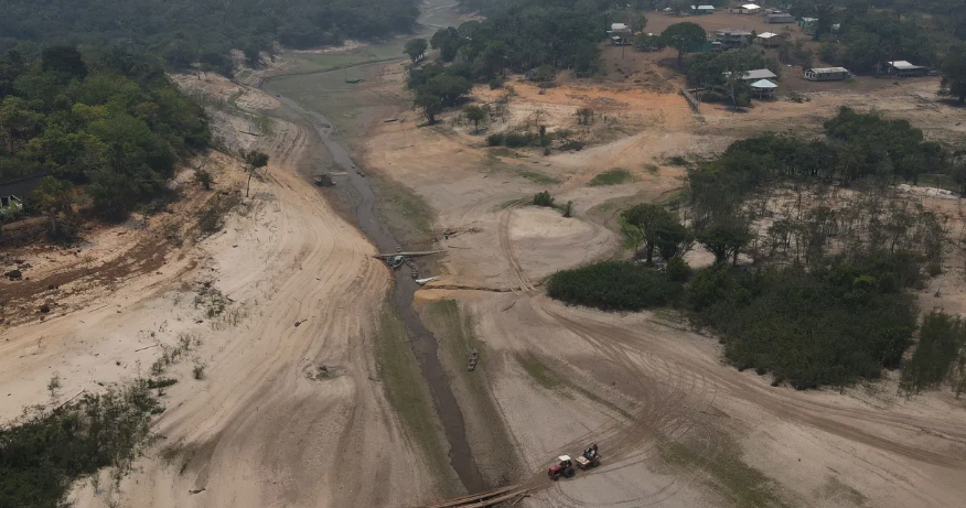 Seca no Amazonas: Rio Negro atinge menor nível em 121 anos, com apenas 13,59 metros