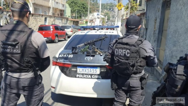 Torcedor do Boca Juniors é preso após imitar macaco