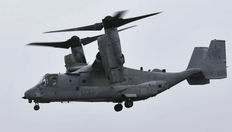 Avião militar dos EUA cai na costa do Japão e um tripulante morre