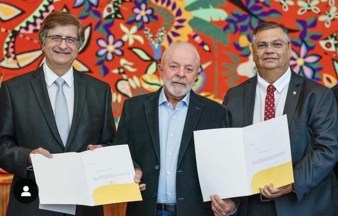 Agora é oficial: Lula confirma indicação de Flávio Dino para o Supremo Tribunal Federal