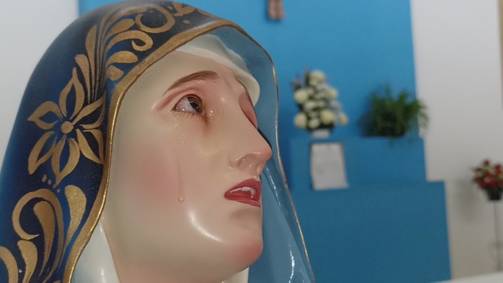 [VÍDEO] Milagre? Imagem de Nossa Senhora das Dores “chora" e chama a atenção de fiéis