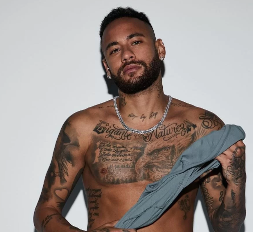 Exclusivo: Neymar dá nova festa em mansão e surta com atriz após toco