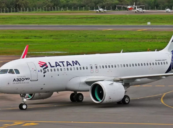 Avião da Latam erra pista e, por um triz, torre evita tragédia