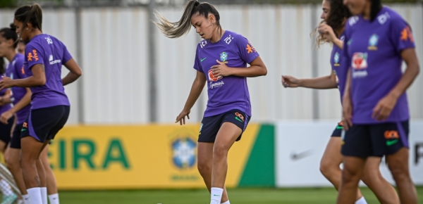 Priscila, potiguar, revelação do Projeto Dez na Bola, na seleção principal do Brasil