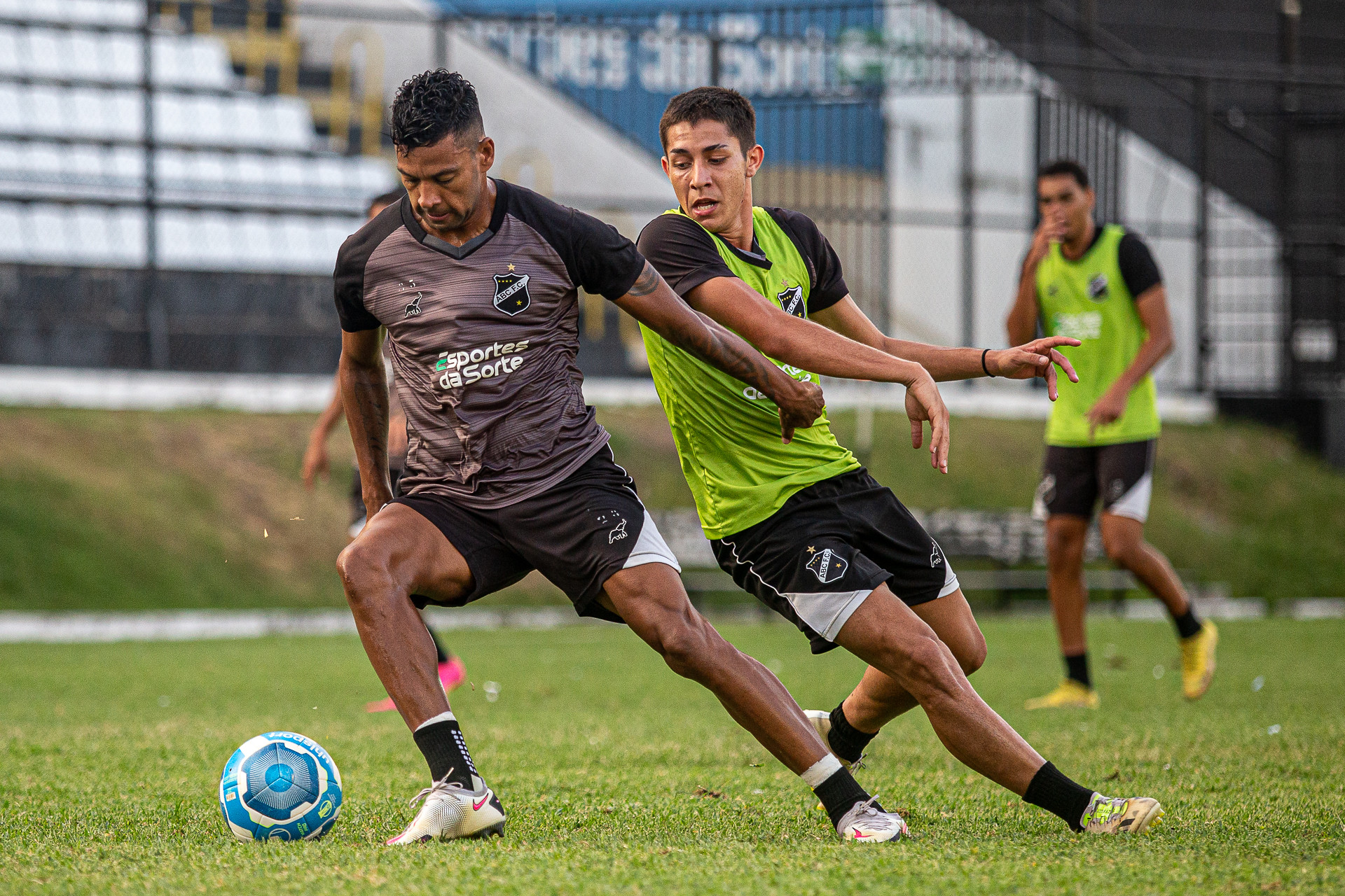 Curtinhas: explica os fracassos, Segurado fica,  Vila tem torcida, reforços do interior e mais