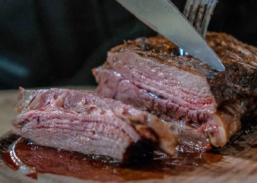 Ladrão faz churrasco e bebe cerveja durante furto a sítio 