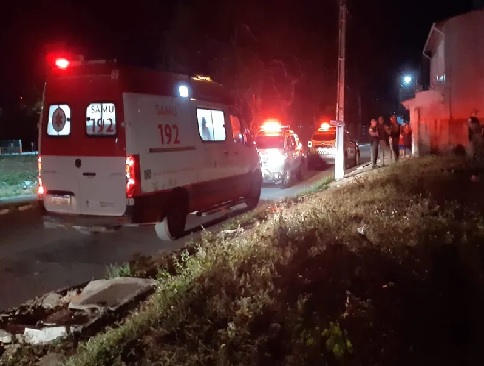 [VÍDEO] Dupla suspeita de arrombamentos é baleada na Zona Sul de Natal; atirador não foi identificado