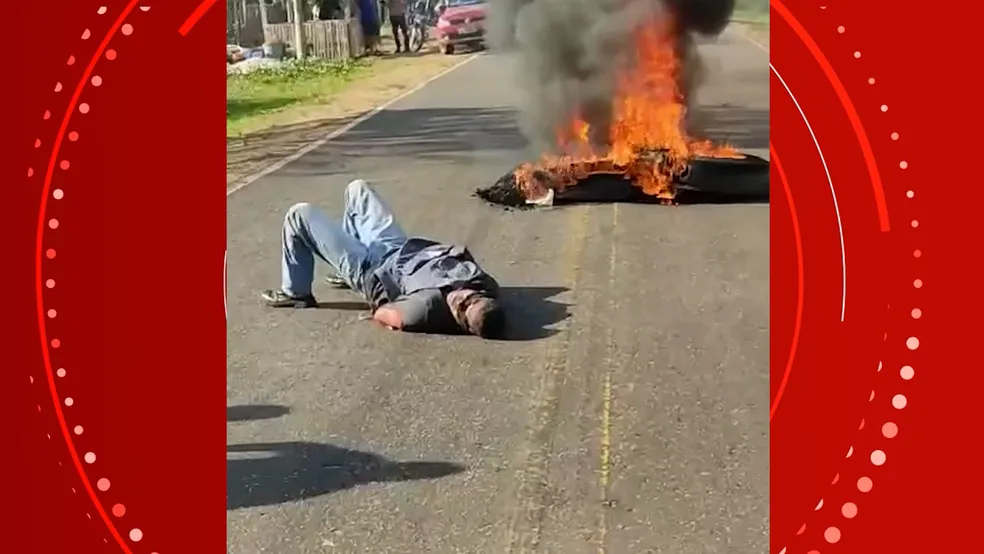 Policial é esfaqueado e amarrado por manifestantes durante protesto que fechou rodovia