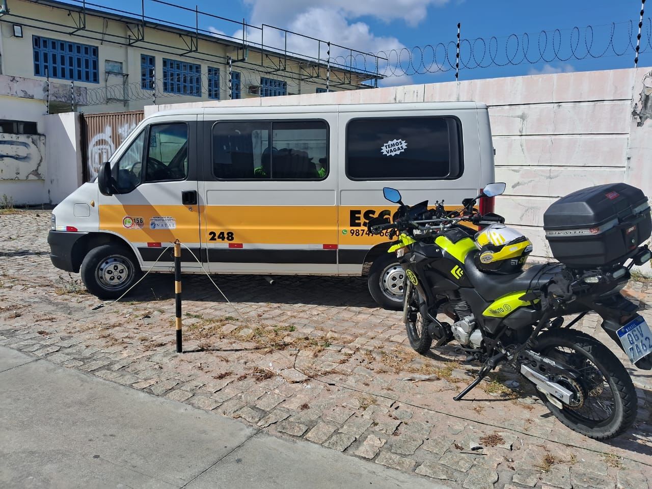 Agentes da STTU salvam menina de 7 anos esquecida dentro de van escolar