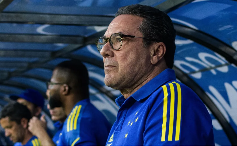 Cruzeiro encaminha acordo com Vanderlei Luxemburgo