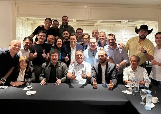 Bolsonaro se reúne com Milei antes de posse do argentino
