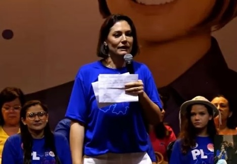 Michelle Bolsonaro, cotada para substituir Moro, tem coro de 'senadora' no Paraná