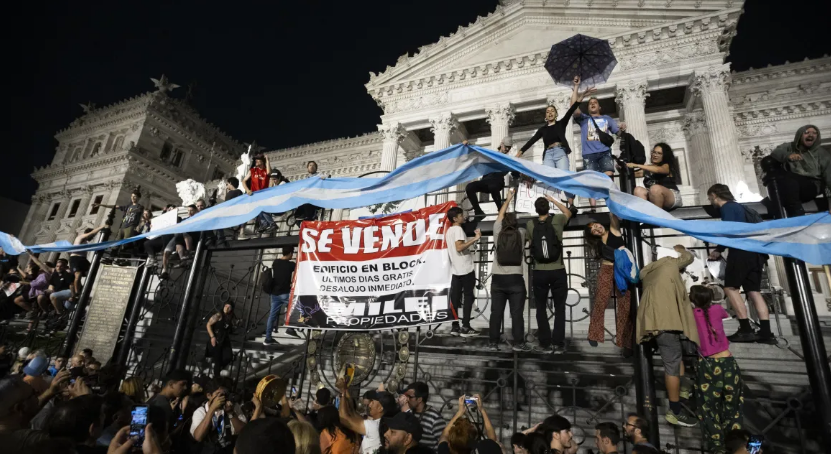 Governo Milei vai mandar boleto com custo de operação policial para manifestantes 
