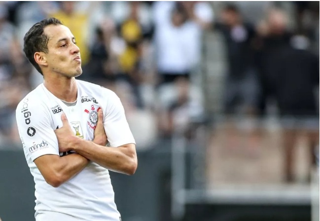 Após foto no Corinthians, Rodriguinho bate martelo e define futuro no futebol