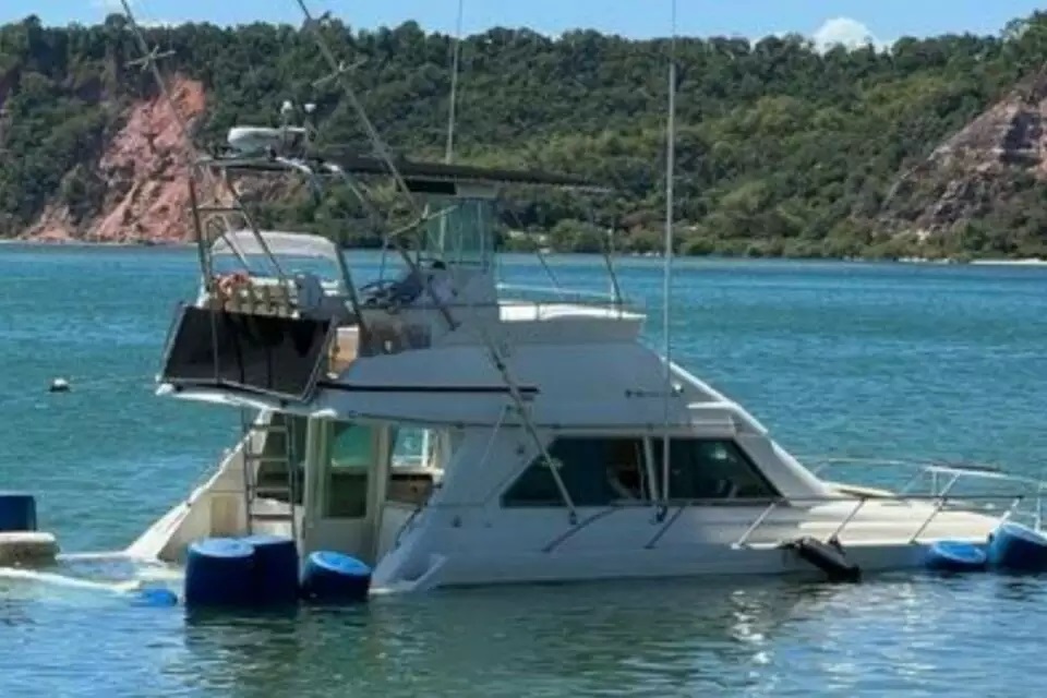 Barco de Arthur Lira afunda em marina de ex-ministro do Turismo em Alagoas 