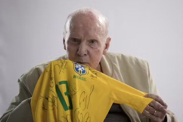 Morre Zagallo, o único tetracampeão mundial de futebol