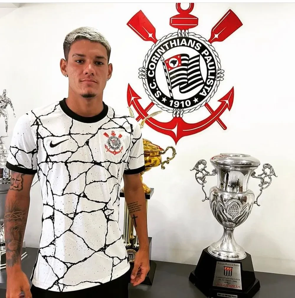 Polícia Civil investiga morte de namorada de jogador do Corinthians após encontro com atleta