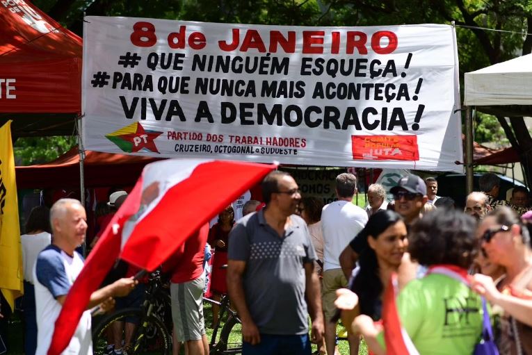 Na véspera do 8 de Janeiro, petistas fazem ato em Brasília