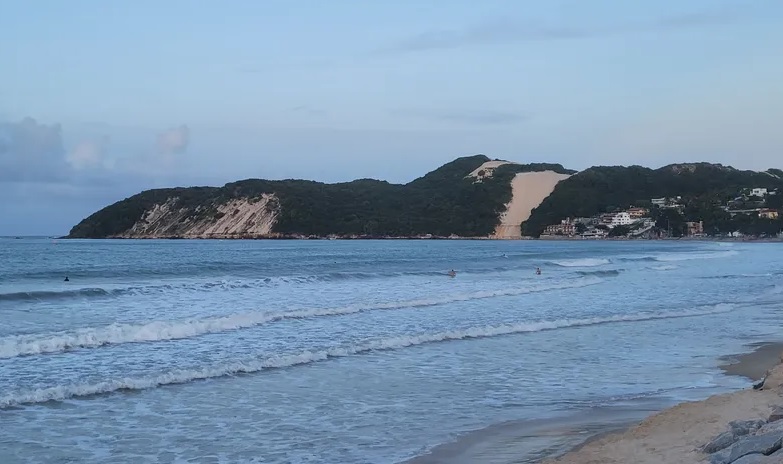 Turista paulista é esfaqueado em assalto na praia de Ponta Negra