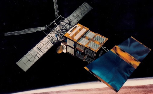 Satélite de 2 toneladas lançado em 1995 irá cair na Terra