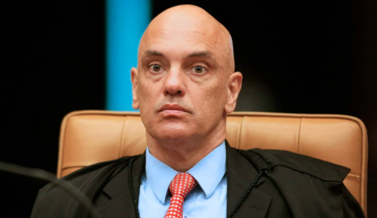 Moraes proíbe advogados de bolsonaristas de conversar entre si