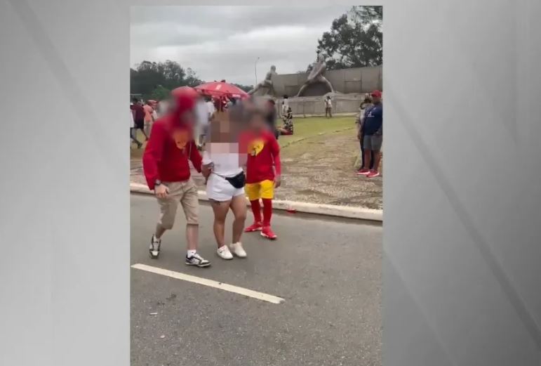 Policiais se fantasiam de ‘Chapolin Colorado’ e prendem ladrões de celulares no Carnaval