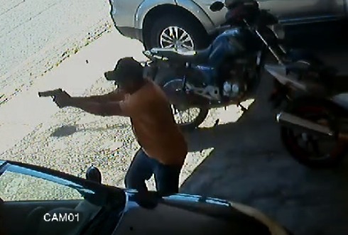 [VIDEO] Polícia prende suspeito de assalto na zona Norte; Ação foi filmada por câmeras