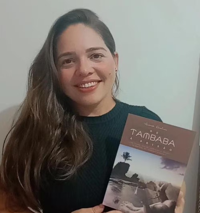 [VIDEO] Potiguar que mandou matar marido lança livro relatando anos de violência doméstica