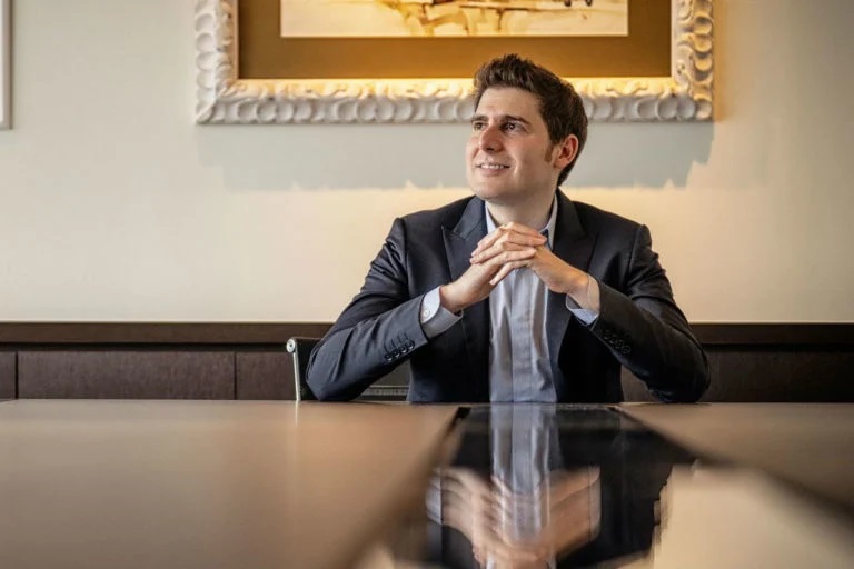 Eduardo Saverin amplia vantagem como brasileiro mais rico após balanço da Meta